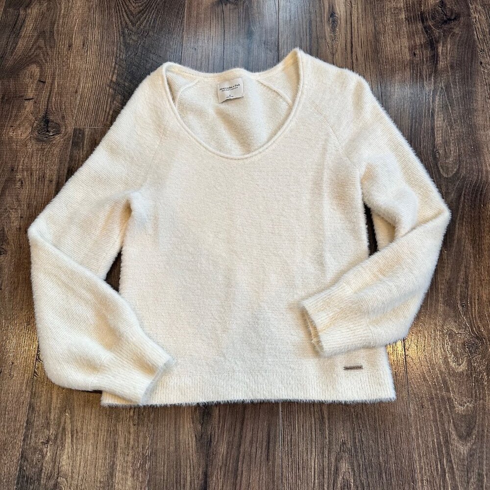 GUC Women's Abercrombie & Fitch Soft A&F Collection Cream Sweater, Size: S Small